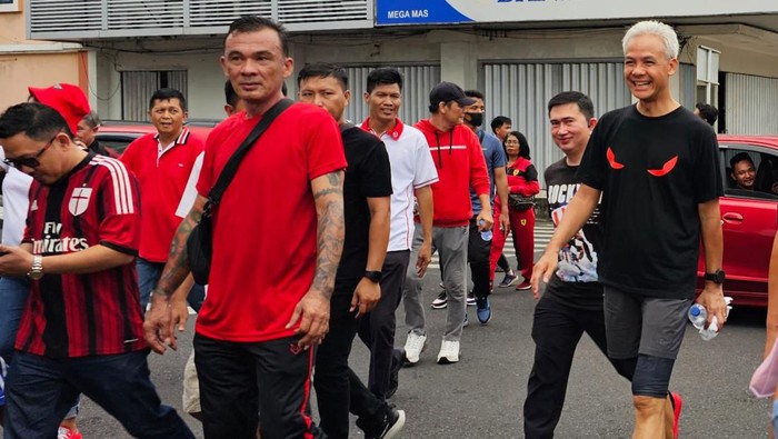 Calon Presiden yang diusung PDI Perjuangan (PDIP) dan Partai Persatuan Pembangunan (PPP), Ganjar Pranowo, berkunjung ke Manado, Sulawesi Utara, Kamis (18/5/2023).