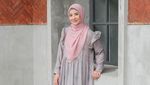 10 Potret Memesona Natasha Rizki Istri Desta dalam Busana Muslimah