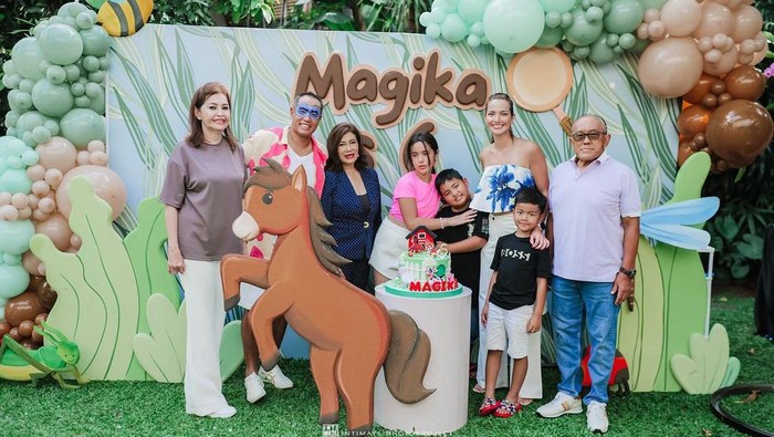 Ulang tahun anak Nia Ramadhani yang ketiga.