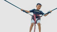Si anak bayik, yang cuma suka Kuda,Tali dan barongsai.. Jadilah acara ulang tahun yang temanyaa kurang begitu jelas. Ada kuda, ada rodeo bull dan ada surprise barongsai. Yang penting Adek suka, mama juga ikutan seneng, terang Nia Ramadhani dalam Instagram miliknya. Foto: instagram Nia Ramadhani