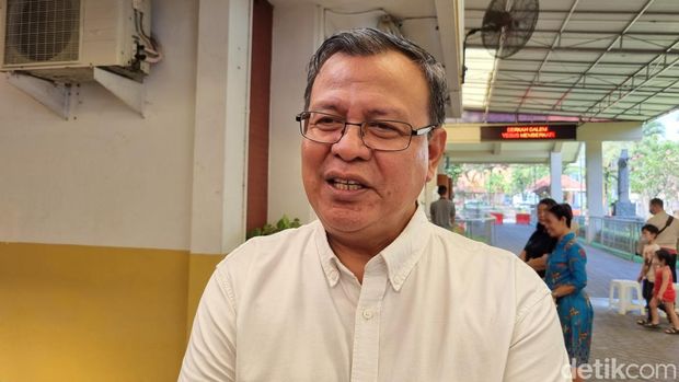 Pelaksanaan Misa Kenaikan Isa Almasih di Gereja Kristus Raja Surabaya.