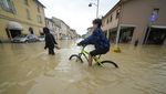 Penampakan Banjir Landa Italia
