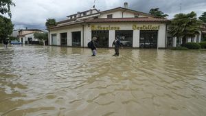 Penampakan Banjir Landa Italia