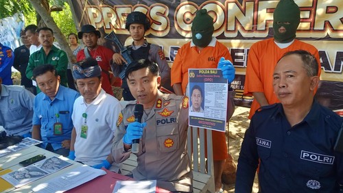 Kapolres Jembrana AKBP I Dewa Gde Juliana saat melaksanakan pers release kasus dugaan penyelundupan satwa dilindungi di Pantai Pasir Putih, Kabupaten Buleleng, Kamis (18/5/2023). (I Putu Adi Budiastrawan/detikBali).