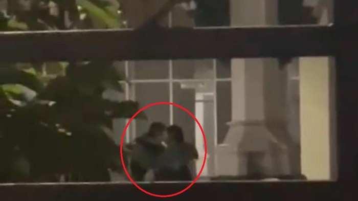 Viral di media sosial video sepasang muda mudi terekam kamera sedang berbuat mesum di pelataran Masjid Al Munawir Kabupaten Pinrang, Sulawesi Selatan (Sulsel).