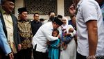 Momen Prabowo Peluk Erat Anak Kecil di Silaturahmi Kebangsaan