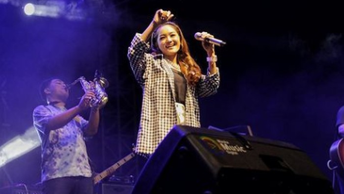 Safira Inema, biduanita yang salah satu hitsnya adalah lagu Lungo O.