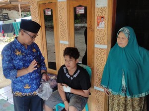 Remaja di Pandeglang Diserang Lutung Jawa Saat Asyik Main HP