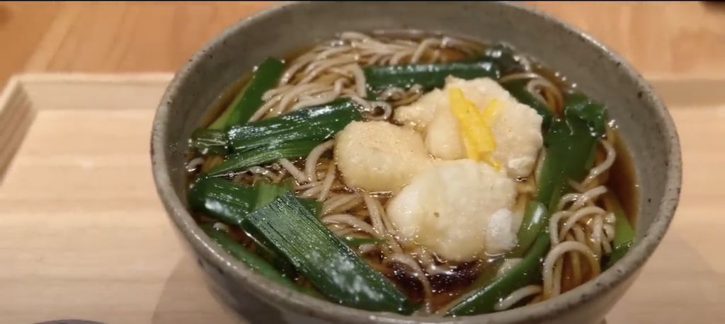 Seru! Livy Renata Belajar Makan Soba Langsung di Jepang