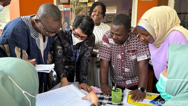 Potret Kemenkes Ghana Study Tour ke Bandung, Belajar Imunisasi di Posyandu