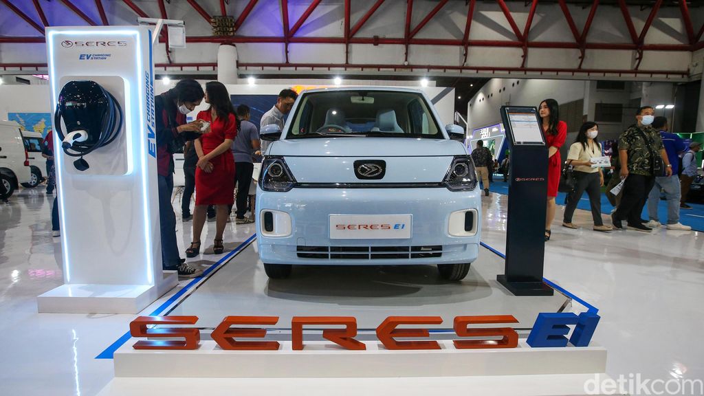 PT Sokonindo Automobile selaku produsen DFSK resmi mengenalkan merek mobil listrik SERES di pameran Periklindo Electric Vehicle Show atau PEVS 2023. Sebagai bentuk pengenalan awal, mereka memboyong SERES E1 yang berpeluang menjadi penantang Wuling Air ev.