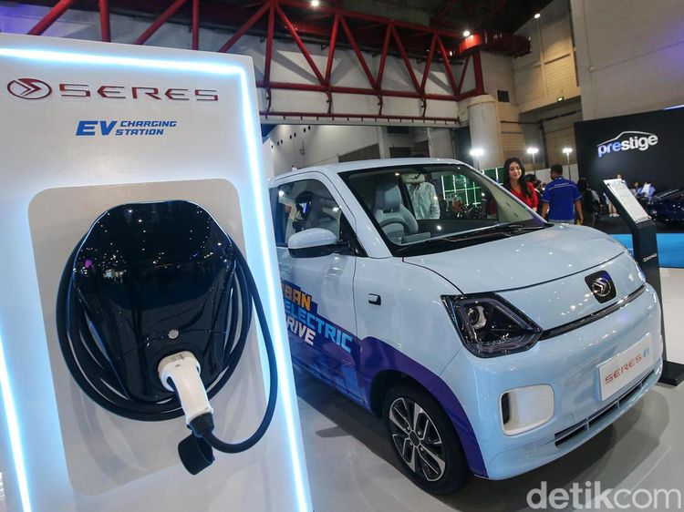 Tampang Mobil Listrik SERES E1 yang Jadi Penantang Wuling Air ev