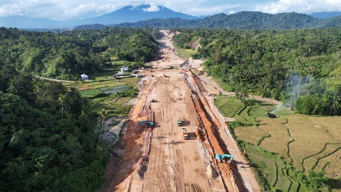 Pembangunan Tol Bangkinang-Koto Kampar dan Tol Padang-Sicincin terus dikebut. Begini progres terkini proyek tol tersebut.