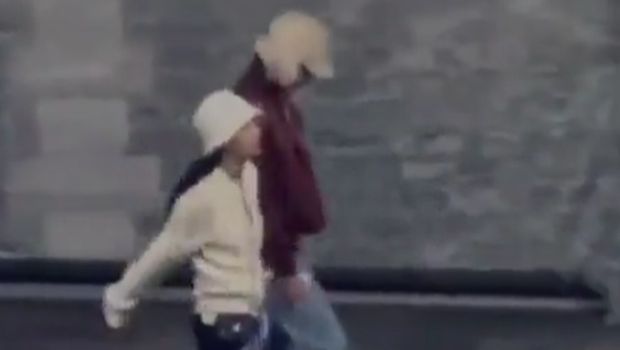 Viral sebuah video merekam Jennie Blackpink kencan dengan Kim Taehyung atau V BTS. Viral sebuah video merekam Jennie Blackpink kencan dengan Kim Taehyung atau V BTS. (Tangkapan Layar Twitter @happy_nabby)