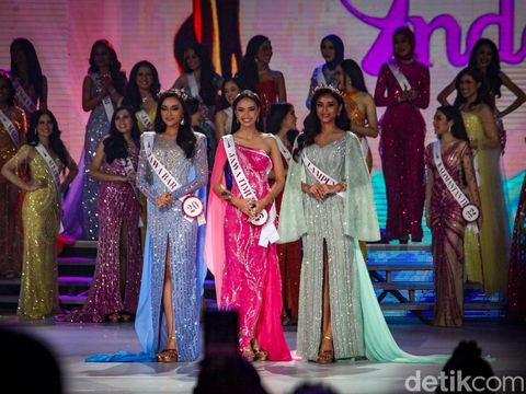 Farhana Nariswari Wisandana (Jabar 1), Yasinta Aurellia (Jatim), dan Lulu Zaharani Krisna Widodo (Lampung) terpilih masuk 3 besar finalis Puteri Indonesia 2023 di JCC, Jakarta, Jumat (19/5/2023).