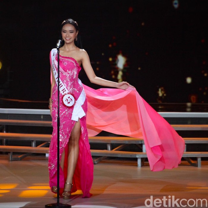 Farhana Nariswari Wisandana (Jabar 1), Yasinta Aurellia (Jatim), dan Lulu Zaharani Krisna Widodo (Lampung) terpilih masuk 3 besar finalis Puteri Indonesia 2023 di JCC, Jakarta, Jumat (19/5/2023).