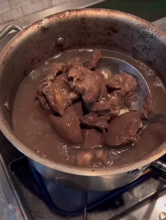 Aktor Ini Nekat Makan Plasenta Bayinya, Sebut Rasanya Mirip Hati Babi!