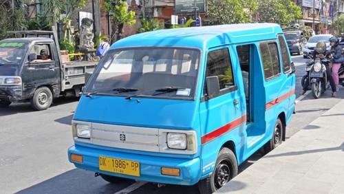 Dinas Perhubungan (Dishub) mencatat total 17 angkutan umum kota (angkot) di Kota Denpasar. Namun, hanya dua di antaranya yang layak jalan.