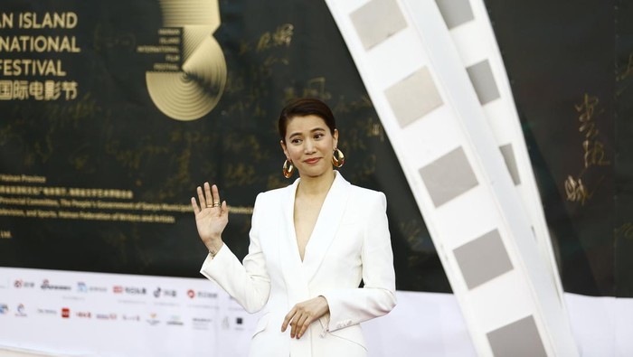 SANYA, CHINA - DECEMBER 05: Actress Anita Yuen Wing-yi arrives at the red carpet for the opening ceremony of the 3rd Hainan Island International Film Festival at Haitang Square on December 5, 2020 in Sanya, Hainan Province of China. (Photo by VCG/VCG via Getty Images)