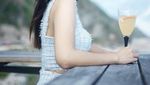 Momen Seru Anya Geraldine Saat Menikmati Wine dan Dessert