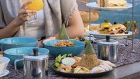 Terakhir ada momennya saat menikmati aneka dessert. Tak hanya itu, Anya Geraldine juga menikmati es jeruk dengan pemandangan dari atas ketinggian. Foto: Instagram @anyageraldine