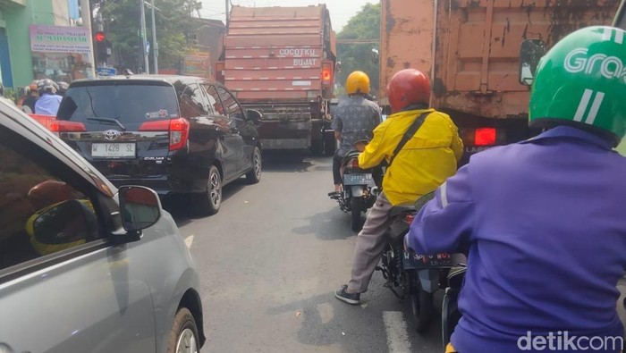 banyu urip hingga margomulyo surabaya macet
