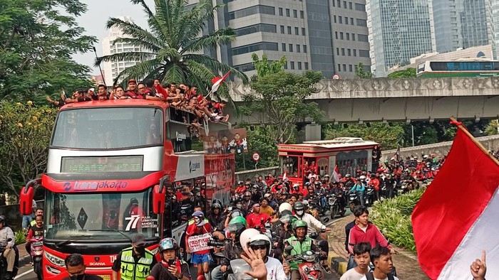 Bus yang digunakan Kirab Juara SEA Games (Adrial-detikcom)