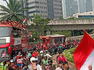 Atlet SEA Games Naik Bus Tingkat TransJ dan Bandros dari Senayan-Bundaran HI