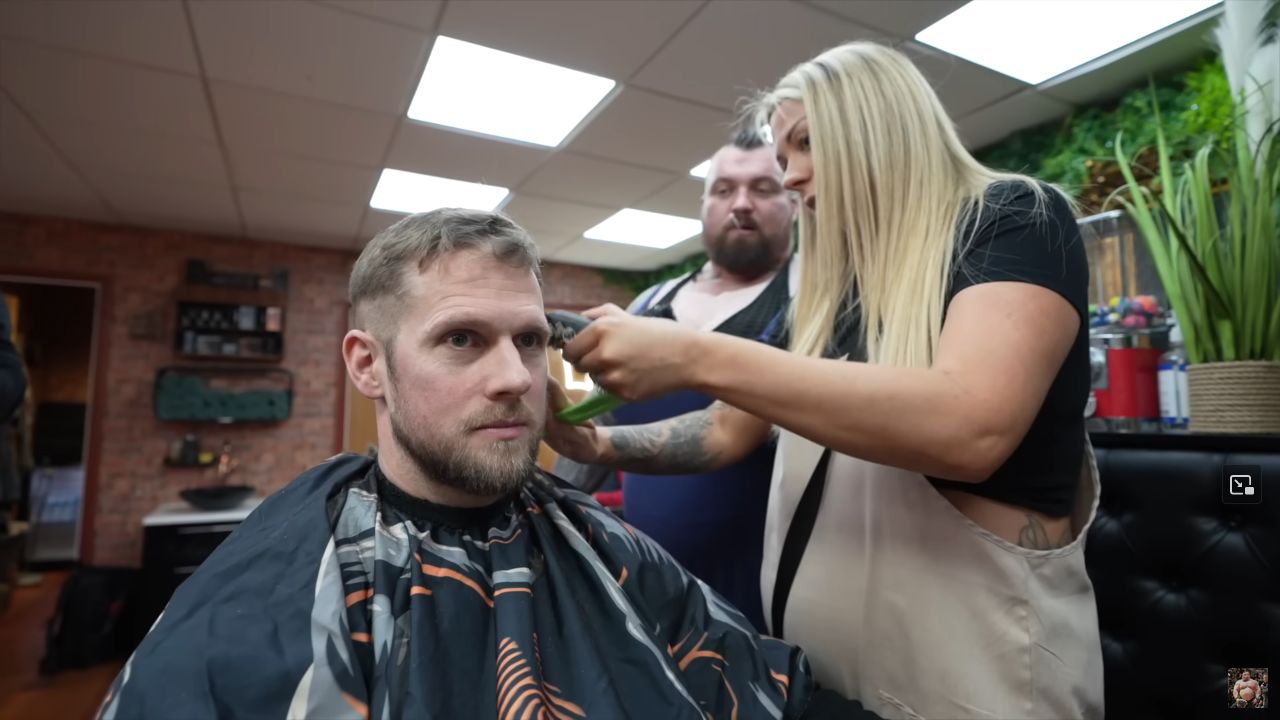 Eddie Hall Jadi Wanita Hamil