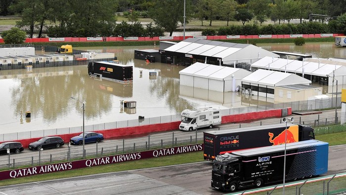 F1 GP Emilia Romagna 2023 Batal Gegara Sirkuit Banjir A helicopter flies above the closed Motor racing-Imola paddock, as Santerno river levels rise due to heavy rain, ahead of the weekend's cancelled Emilia Romagna Grand Prix, in Imola, Italy, May 17, 2023. REUTERS/Jennifer Lorenzini
