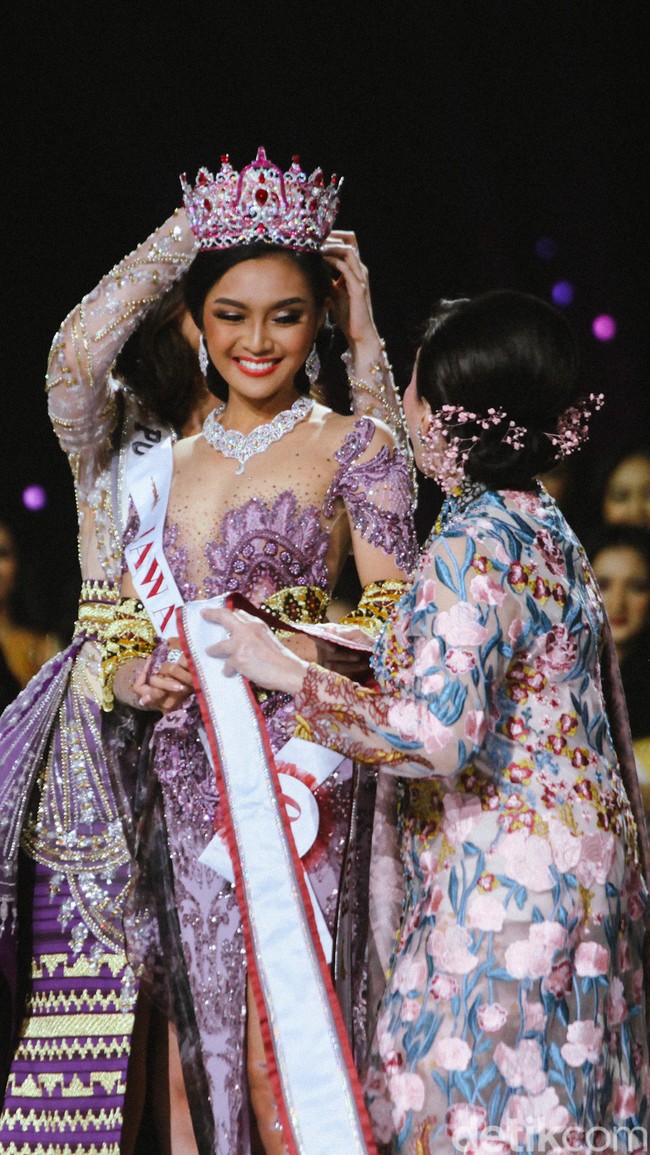 Pemegang gelar Sarjana Kedokteran dan Dokter Muda Fakultas Kedokteran Universitas Padjadjaran ini melanjutkan, However doing something right is beyond that. It is doing something involving moral value, involving God, and last but not least when you do something that you really really believe from deep inside your heart.(Foto: Andhika Prasetia/detikcom)