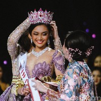 Pemegang gelar Sarjana Kedokteran dan Dokter Muda Fakultas Kedokteran Universitas Padjadjaran ini melanjutkan, However doing something right is beyond that. It is doing something involving moral value, involving God, and last but not least when you do something that you really really believe from deep inside your heart.(Foto: Andhika Prasetia/detikcom)