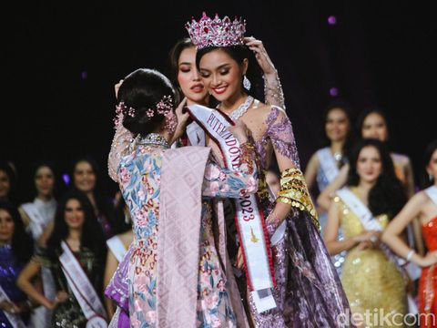 Farhana Nariswari Wisandana dari Jawa Barat terpilih menjadi Puteri Indonesia 2023 dalam malam pemilihan di JCC, Jakarta, Jumat (19/5/2023). Farhana menyisihkan 44 finalis lainnya dalam ajang kecantikan tersebut.
