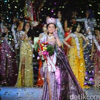 Kemenangan ini menandai kali pertamanya Jawa Barat juara utama dalam sejarah 30 tahun kontes kecantikan tertua di Indonesia ini. Sebagai pemenang, Farhana akan mewakili Indonesia di ajang Miss International 2023.  (Foto: Andhika Prasetia)