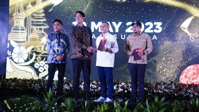 Mendag Zulhas meresmikan toko bahan bangunan dan peralatan rumah tangga, Okabe Gallery di Alam Sutera, Tangerang Selatan, Banten.