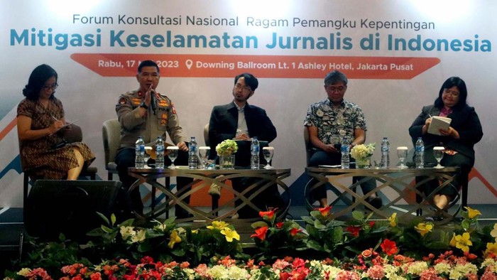 Forum Mitigasi Keselamatan Jurnalis di Indonesia Yayasan TIFA dalam Program Jurnalisme Aman merangkum sejumlah temuan masih adanya kekerasan yang dialami jurnalis. Temuan bertajuk Laporan Assessment Regional Meeting: Penanganan Kekerasan terhadap Jurnalis di Tiga Wilayah Indonesia, menyebut masih kurangnya kebebasan jurnalis di Tanah Air. Oleh sebab itu, Yayasan TIFA menggandeng Tempo Media Group menggelar pertemuan Forum Konsultasi Nasional Ragam Pemangku Kepentingan: βMitigasi Keselamatan Jurnalis di Indonesiaβ, yang diselenggarakan di Hotel Ashley, Jakarta Pusat, Rabu (17/5/2023).