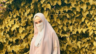 9 Foto Transformasi Inara Rusli yang Buka Cadar, Kini Tampil Berhijab Syari
