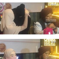 Wanita kelahiran 19 Februari 1993 itu menuturkan keputusannya sudah bulat dan secara sadar untuk membuka cadar. Dengan mengucap Bismillah, saya pakai (cadar) karena Allah, saya buka juga karena Allah, ungkap Inara Rusli saat ditemui di kawasan Jakarta Selatan, Kamis (18/5/2023). Di depan hadapan para rekan media, usai melepaskan cadar ia langsung memeluk sang ibu yang menghampirinya sambil menangis. Dia kini memilih tampil mengenakan hijab syari. Foto: Dok. 20Detik.