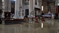 Sebuah gereja di Emilia Romagna terendam banjir.