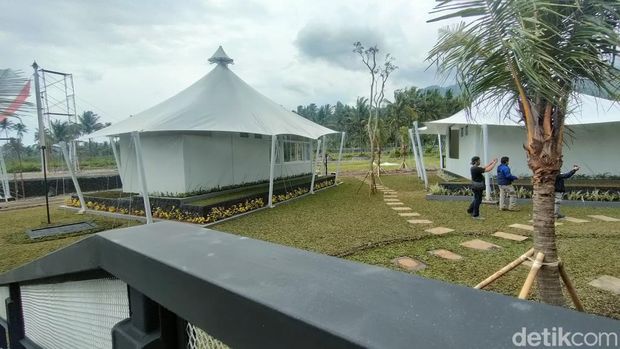 Glamping Sabda Alam, menawarkan sensasi menginap mewah, di kaki Gunung Guntur Garut.