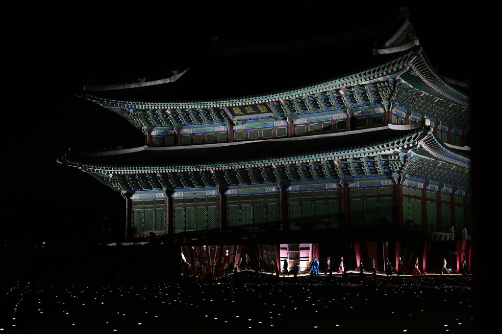 SEOUL, SOUTH KOREA - MAY 16: Models walk the runway during the Gucci Seoul Cruise 2024 fashion show at Gyeongbokgung Palace on May 16, 2023 in Seoul, South Korea. (Photo by Atsushi Tomura/Getty Images for Gucci)