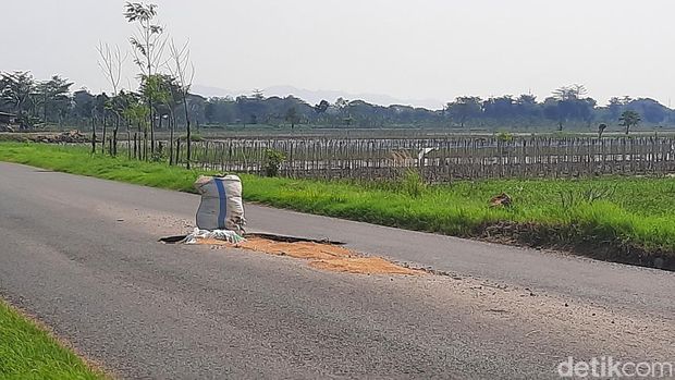Kondisi terkini jalan alternatif Kudus-Pati di Desa Gadudero Kecamatan Sukolilo, Kabupaten Pati, Jumat (19/5/2023).