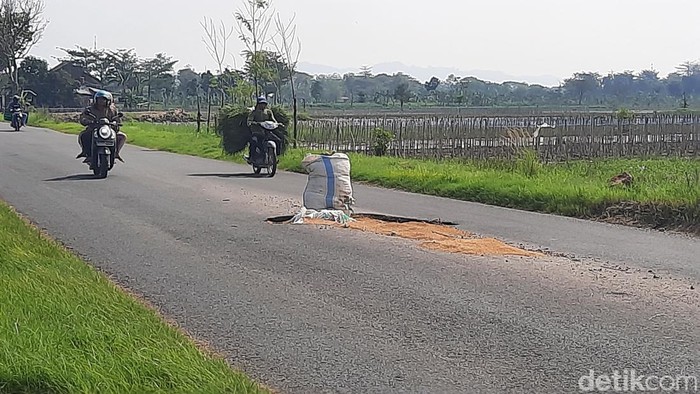Kondisi terkini jalan alternatif Kudus-Pati di Desa Gadudero Kecamatan Sukolilo, Kabupaten Pati, Jumat (19/5/2023).