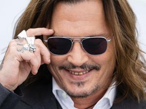 Gigi Johnny Depp yang Jadi Sorotan