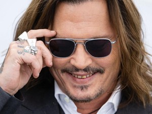 Gigi Johnny Depp yang Jadi Sorotan