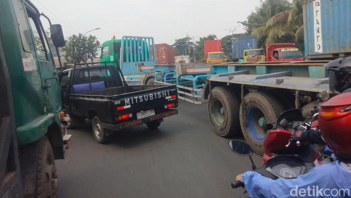 Kemacetan sempat terjadi lagi di Margomulyo Surabaya. Kali ini kepadatan terjadi sejak Kalianak hingga Branjangan.