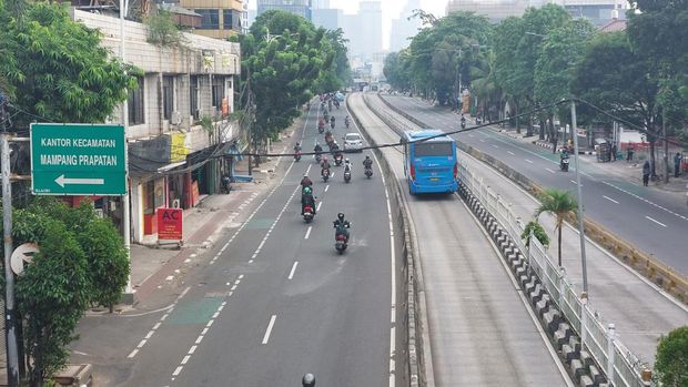 Lalin di Jalan Mampang Prapatan Raya lancar (Rumondang-detikcom)