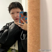 Sebelumnya Lin juga pernah tampil dengan alis botak meski di hari perhatian ia terlihat lebih elegan.Foto: Dok. Weibo