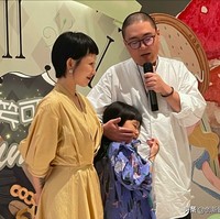 Sebelumnya Hao pernah menghadiri acara ulang tahun ketujuh putri sambungnya. Dalam foto, mereka sangat akrab.Foto: Dok. Weibo