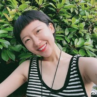 Selain fakta bahwa ia sudah memiliki anak, netizen pun memperbincangkan penampilan Lin Ningrui yang unik. Banyak orang menyoroti penampilan wanita berambut pixie tersebut dan penampakan tatonya.Foto: Dok. Weibo